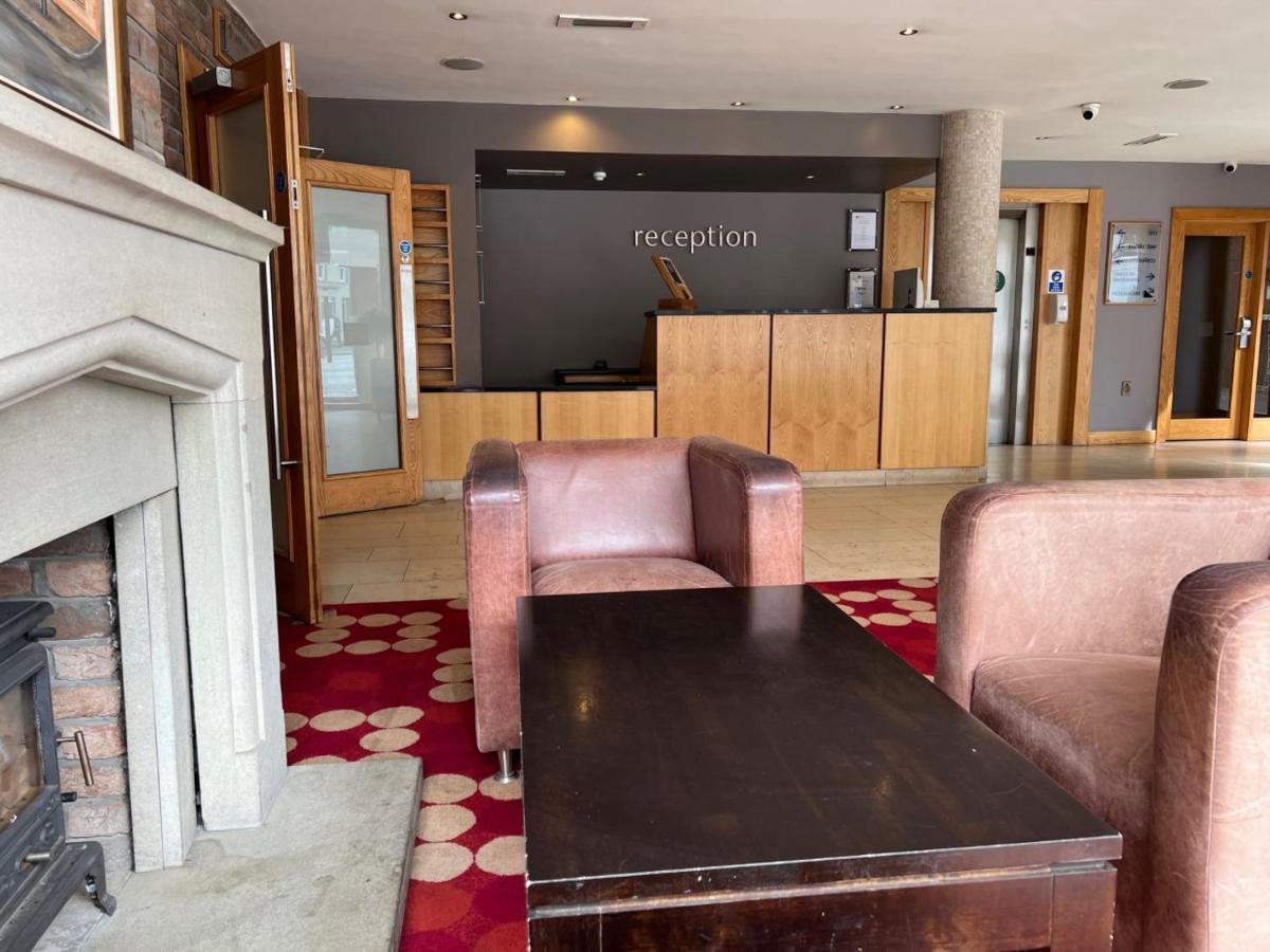 The Terrace Hotel Magherafelt Buitenkant foto